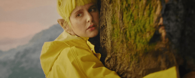 Kl&ocirc; Pelgag pr&eacute;sente le vid&eacute;oclip de sa chanson&nbsp;La Maison jaune