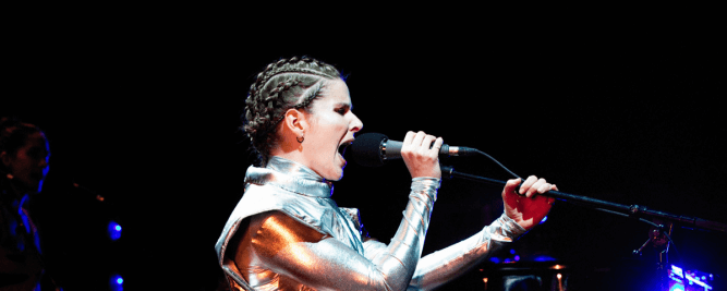 Le spectacle de&nbsp;Kl&ocirc; Pelgag aux Francos 2018 rena&icirc;t en webdiffusion