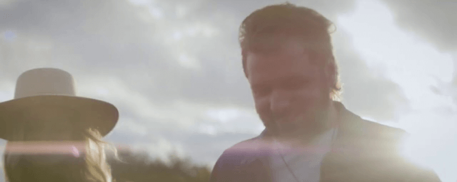Matt Lang pr&eacute;sente le vid&eacute;oclip de sa chanson&nbsp;Only a Woman
