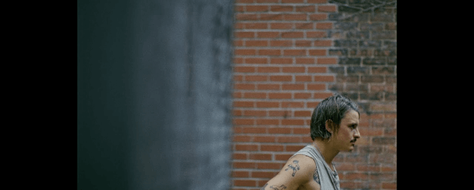 Elliot Maginot pr&eacute;sente le vid&eacute;oclip de sa chanson&nbsp;Dead Church