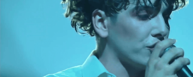Hubert Lenoir en prestation au gala Polaris 2022