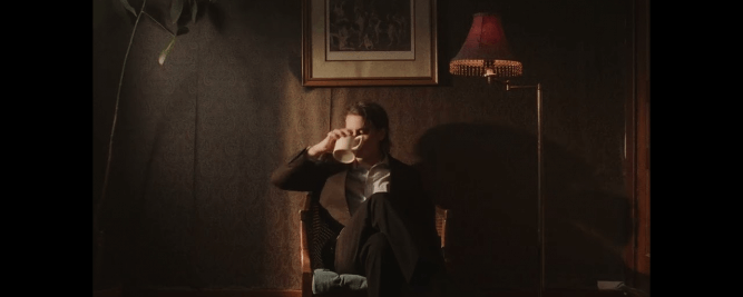 Elliot Maginot d&eacute;voile un premier extrait de son nouvel album I Need to Stay Here
