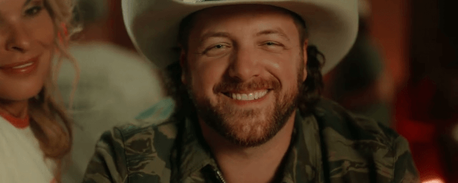 Matt Lang pr&eacute;sente le vid&eacute;oclip de la chanson She Stole My Truck